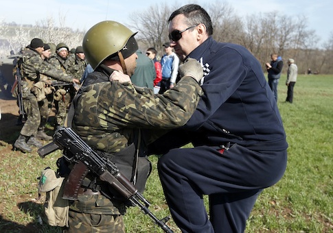 Ukrainian soldiers clash with pro-Russia protesters on the field near Kramatorsk
