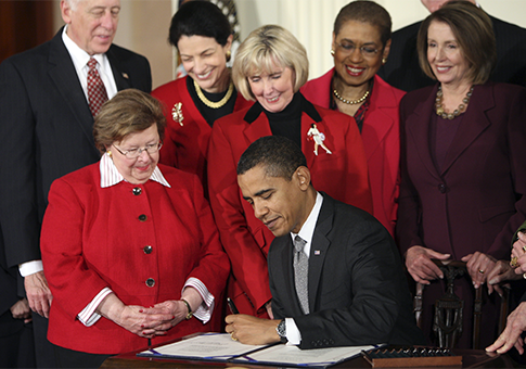 Obama signing Lilly Ledbetter Bill in 2009 / AP