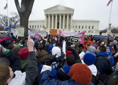 Pro-life and pro-abortion protestors in front of the Supreme Court