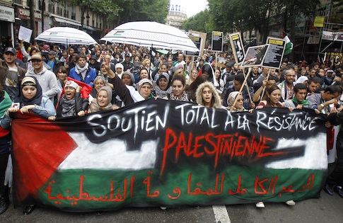 Thousands gather in Paris to protest against Israel / AP
