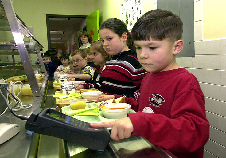 Children buy school lunches in 2002 / Getty Images