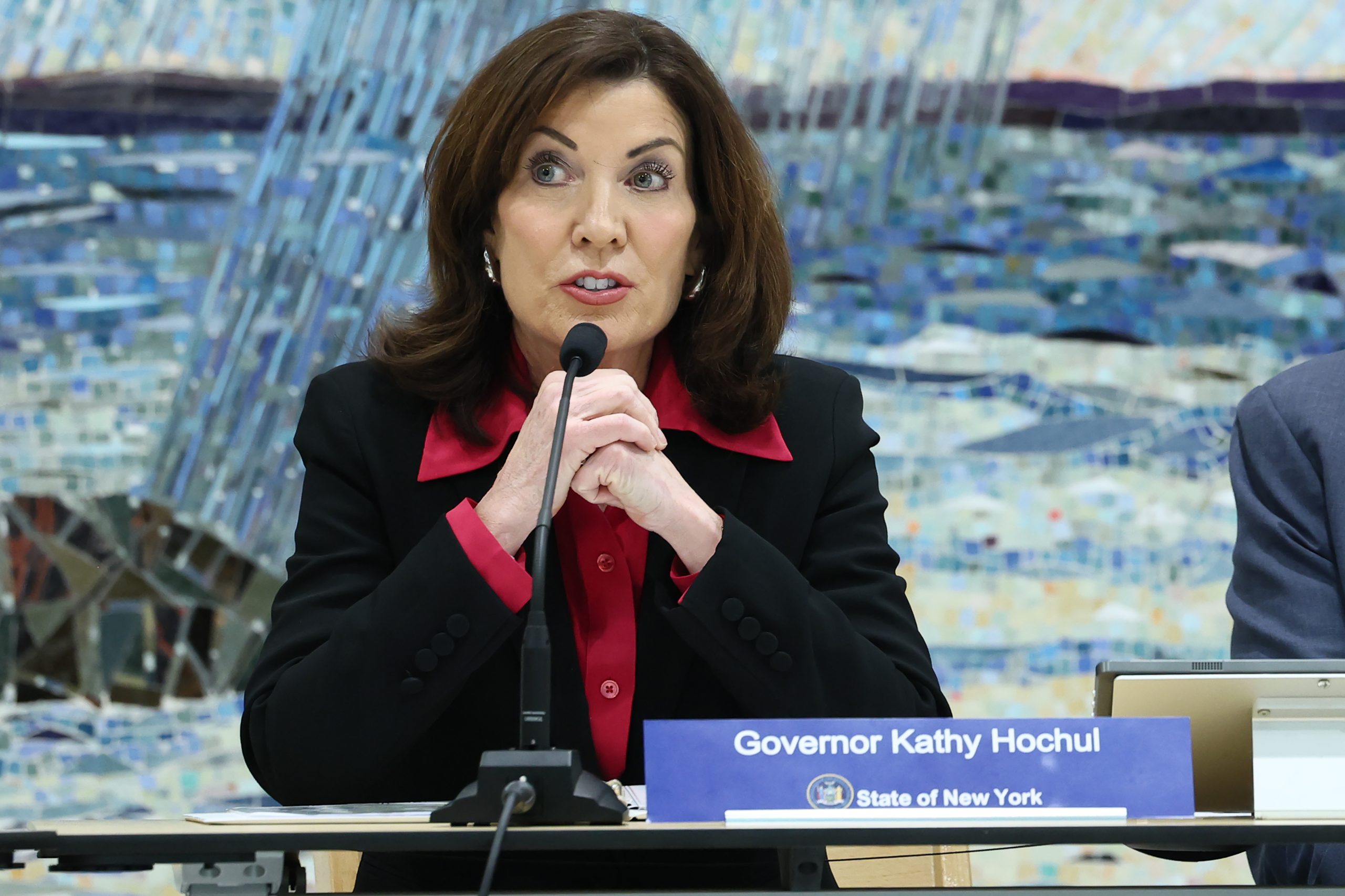 Kathy Hochul Faces Heat Over Ties to Democratic Payroll Vendor Accused of ‘Borderline Barbaric’ Parental Leave Policies